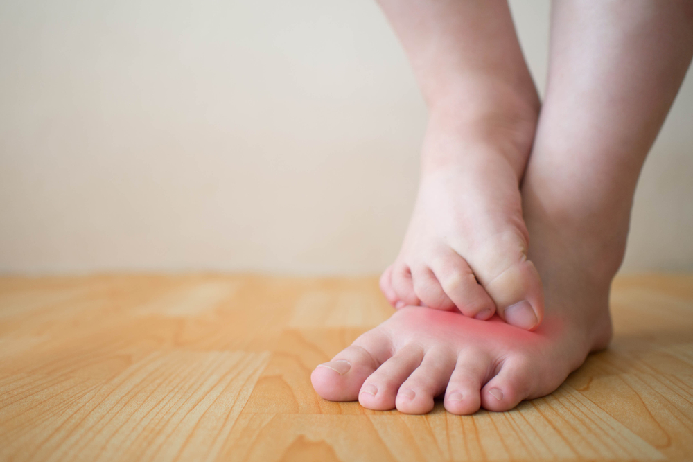 「しもやけ」かも…足の指の痛がゆさと腫れの原因は？改善策は？