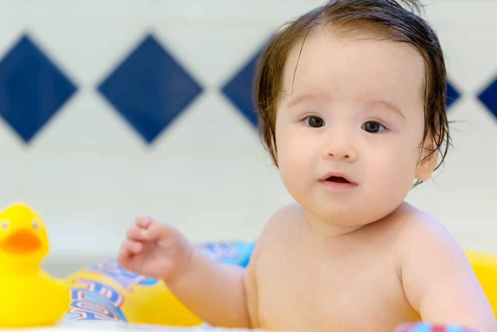 赤ちゃんをお風呂に入れるときの温度の目安は？洗い方のポイントも紹介