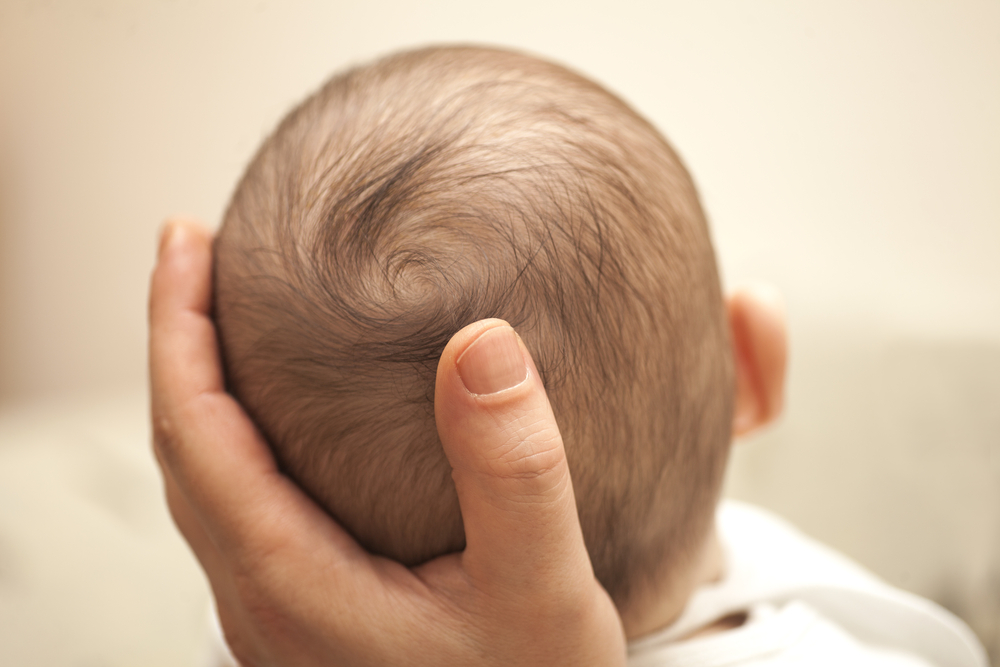 赤ちゃんの頭皮の乾燥を防ぐ保湿ケアって？予防策を紹介